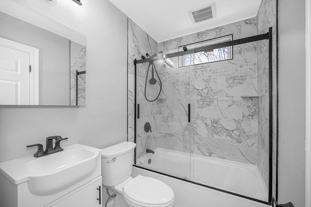 8 Mount Auburn St, Lawrence, MA 01843