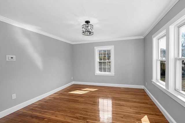 8 Mount Auburn St, Lawrence, MA 01843