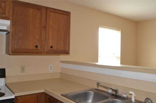 304 Dell Court 6, Houston, TX 77009