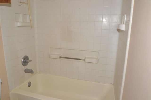 304 Dell Court 6, Houston, TX 77009