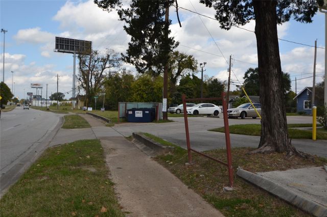 304 Dell Court 6, Houston, TX 77009