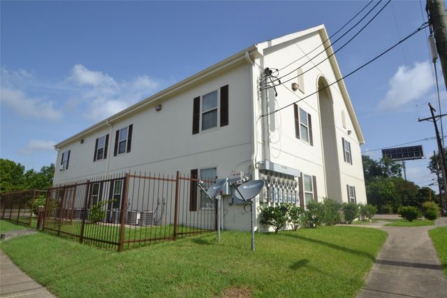 304 Dell Court 6, Houston, TX 77009