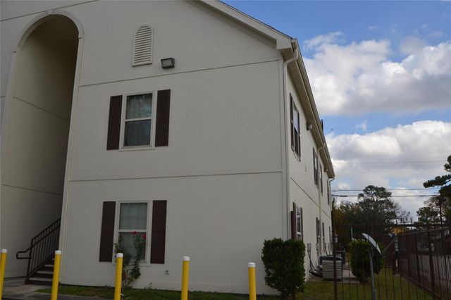 304 Dell Court 6, Houston, TX 77009