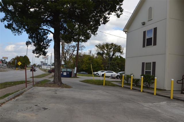 304 Dell Court 6, Houston, TX 77009