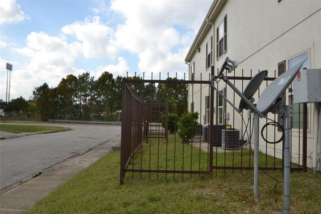 304 Dell Court 6, Houston, TX 77009