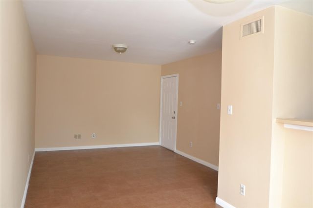 304 Dell Court 6, Houston, TX 77009