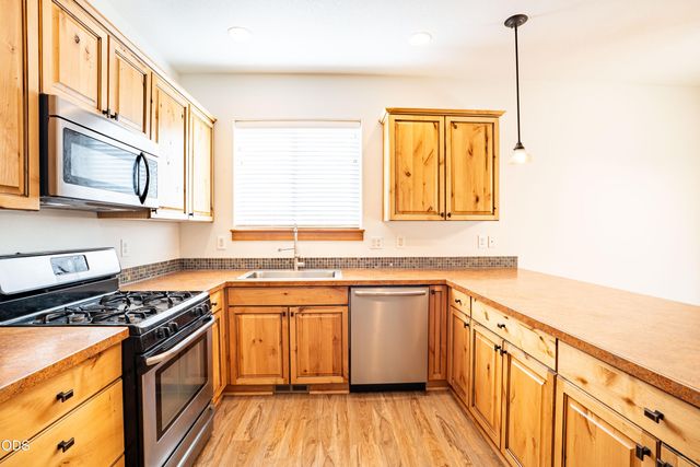 20269 Knightsbridge Place, Bend, OR 97702
