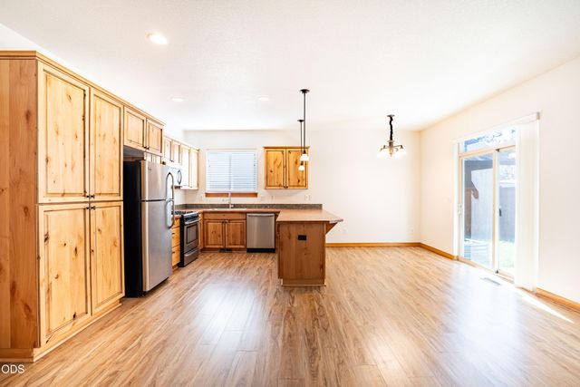 20269 Knightsbridge Place, Bend, OR 97702