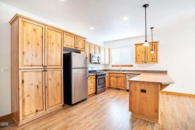 20269 Knightsbridge Place, Bend, OR 97702