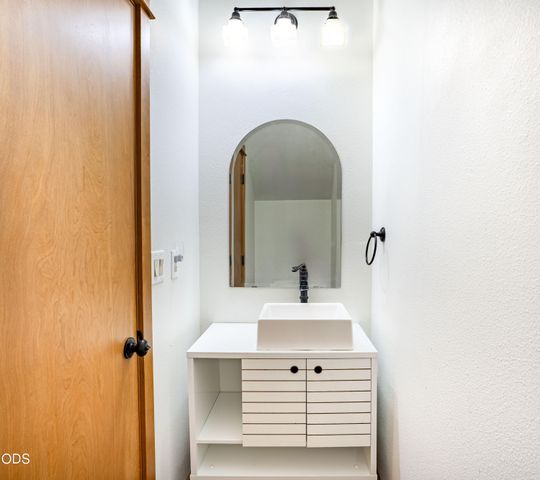 20269 Knightsbridge Place, Bend, OR 97702