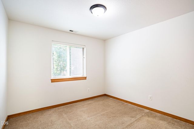 20269 Knightsbridge Place, Bend, OR 97702