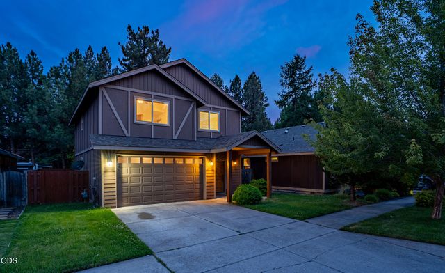 20269 Knightsbridge Place, Bend, OR 97702