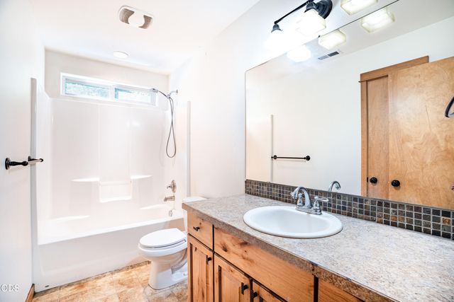 20269 Knightsbridge Place, Bend, OR 97702