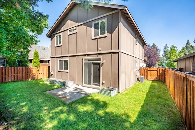 20269 Knightsbridge Place, Bend, OR 97702