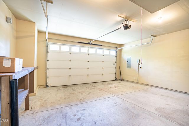 20269 Knightsbridge Place, Bend, OR 97702