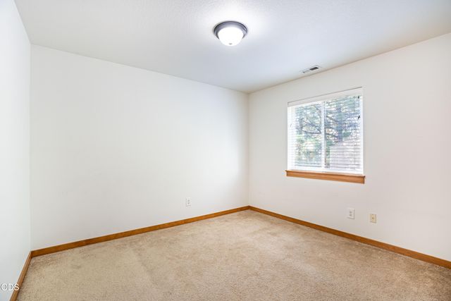20269 Knightsbridge Place, Bend, OR 97702
