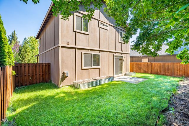 20269 Knightsbridge Place, Bend, OR 97702