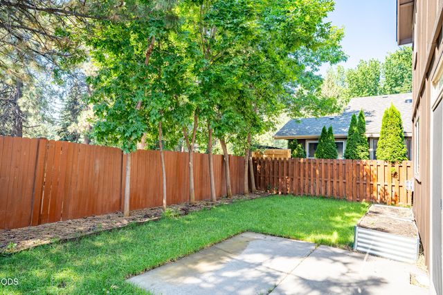 20269 Knightsbridge Place, Bend, OR 97702