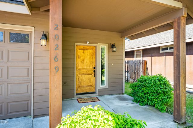 20269 Knightsbridge Place, Bend, OR 97702