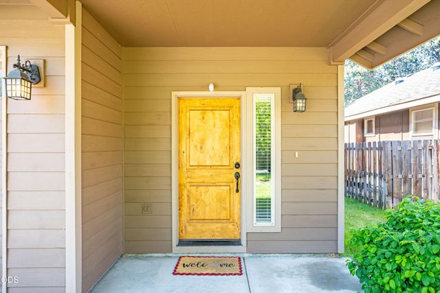 20269 Knightsbridge Place, Bend, OR 97702