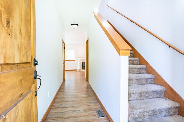 20269 Knightsbridge Place, Bend, OR 97702