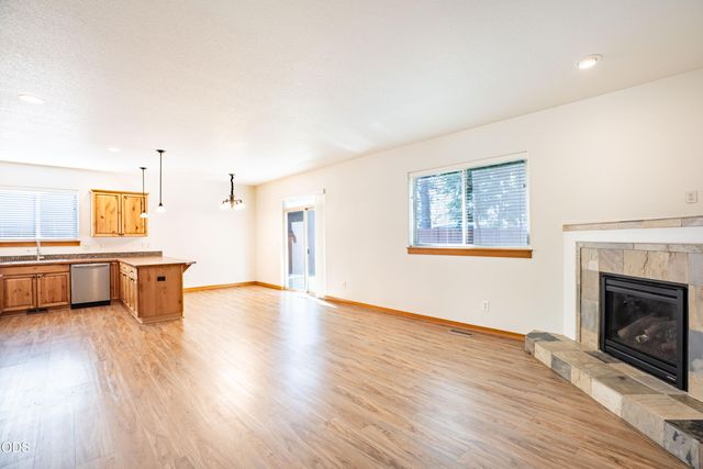 20269 Knightsbridge Place, Bend, OR 97702