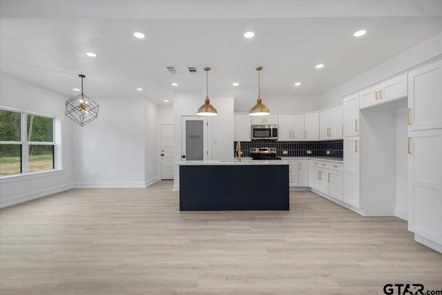214 County Road 2766, Mineola, TX 75773