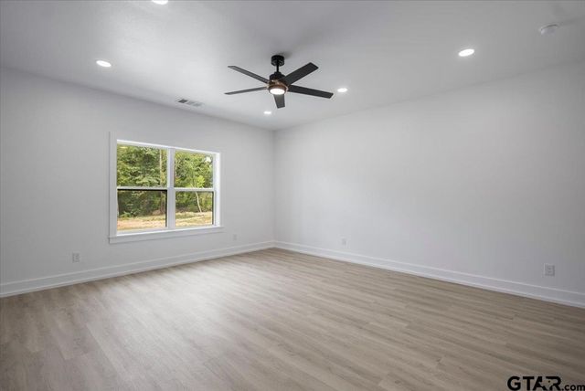 214 County Road 2766, Mineola, TX 75773