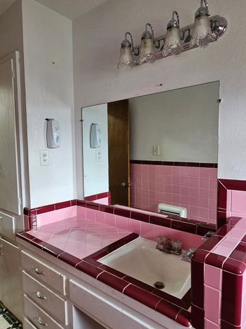 817 N Lacy Drive, Lacy Lakeview, TX 76705