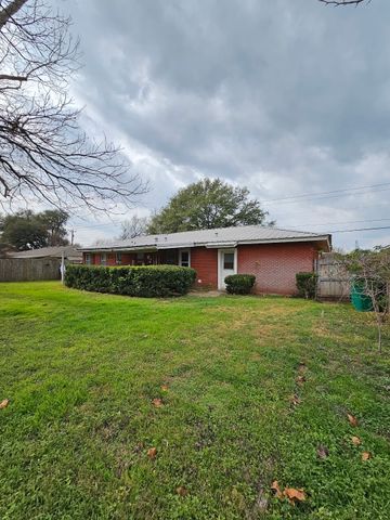 817 N Lacy Drive, Lacy Lakeview, TX 76705