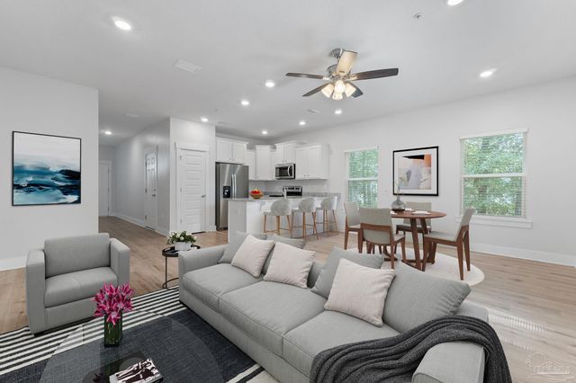 1455 Iroquois Ct, Pensacola, FL 32534