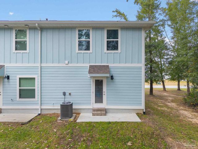 1455 Iroquois Ct, Pensacola, FL 32534