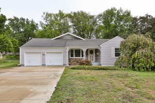 952 South Oak Grove Avenue, Springfield, MO 65802