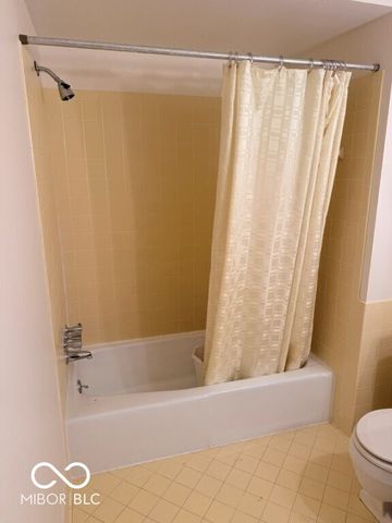 8959 Rexford Road, Indianapolis, IN 46260