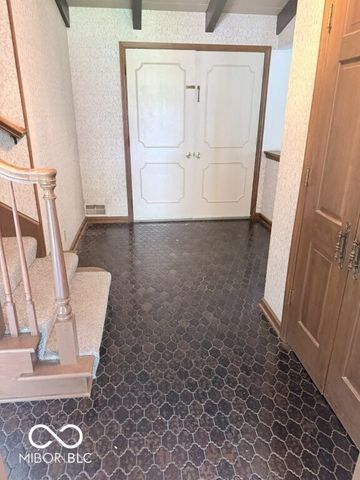 8959 Rexford Road, Indianapolis, IN 46260