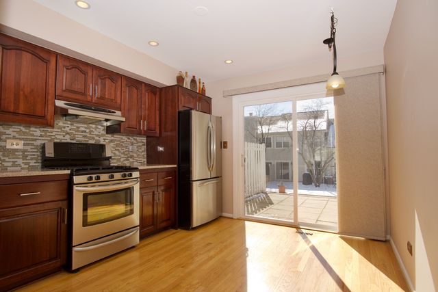 253 W Golfview Terrace, Palatine, IL 60067