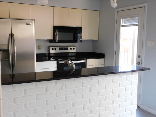 414 1st Street, Galveston, TX 77550