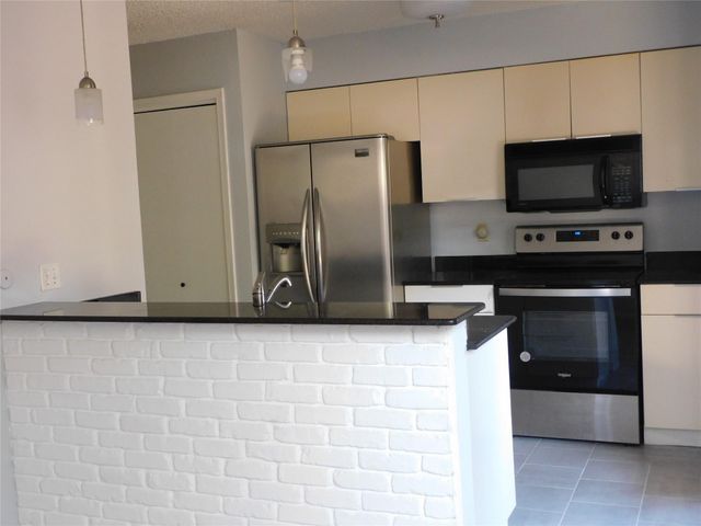 414 1st Street, Galveston, TX 77550