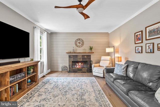 2 SUTTON CT, Newtown, PA 18940