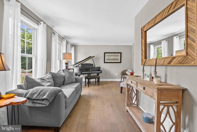 2 SUTTON CT, Newtown, PA 18940