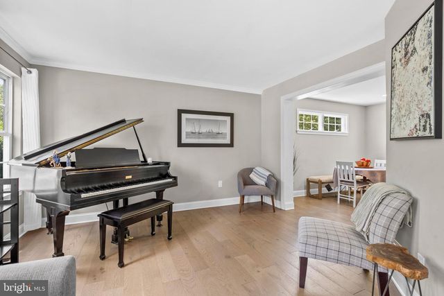 2 SUTTON CT, Newtown, PA 18940