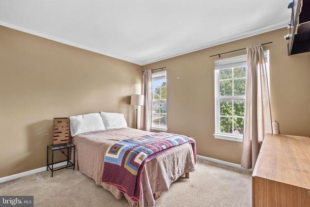 2 SUTTON CT, Newtown, PA 18940