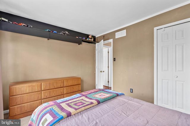 2 SUTTON CT, Newtown, PA 18940
