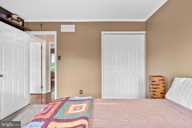 2 SUTTON CT, Newtown, PA 18940