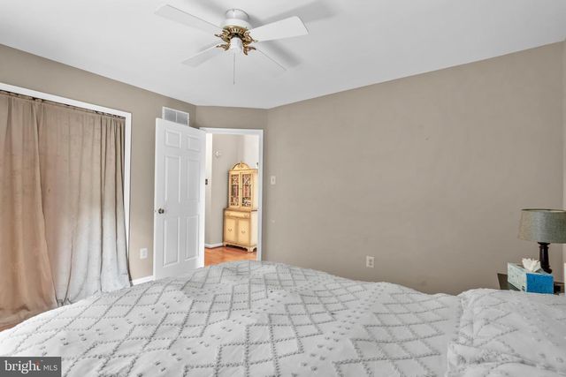 2 SUTTON CT, Newtown, PA 18940