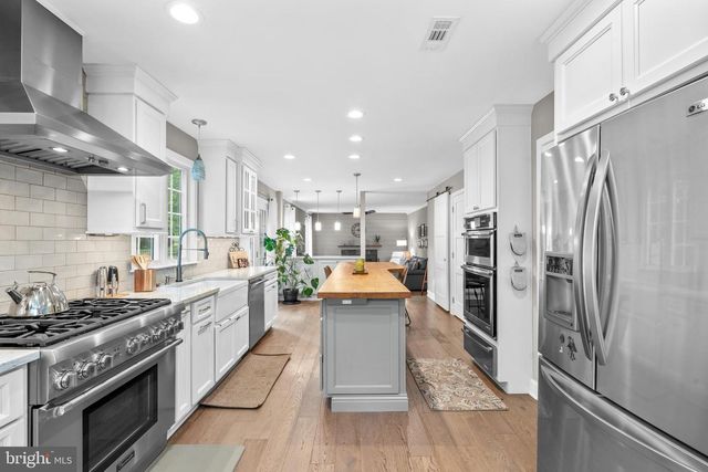 2 SUTTON CT, Newtown, PA 18940