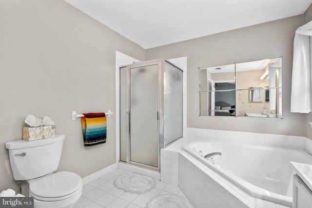 2 SUTTON CT, Newtown, PA 18940