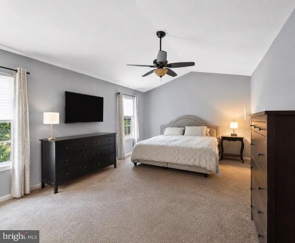 2 SUTTON CT, Newtown, PA 18940