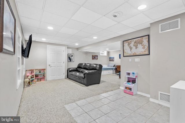 2 SUTTON CT, Newtown, PA 18940