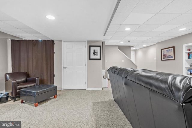 2 SUTTON CT, Newtown, PA 18940